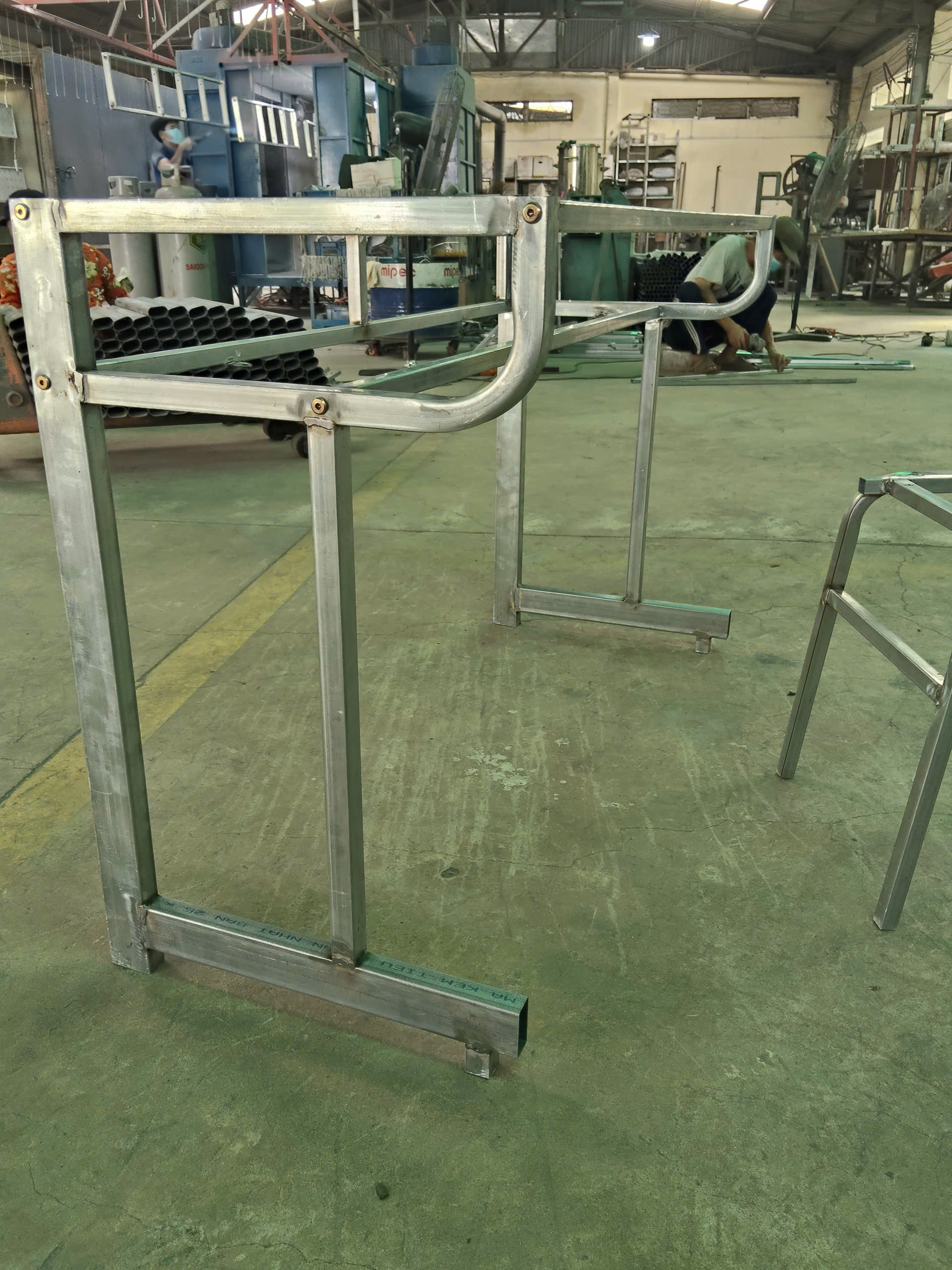 Bàn ghế học sinh gỗ cao su BHSCS12